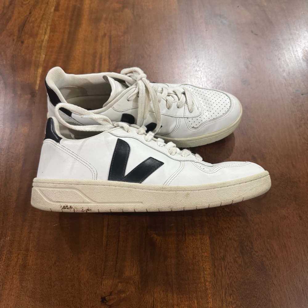 Veja V-10 Leather Sneaker Logo Mens Size US 10